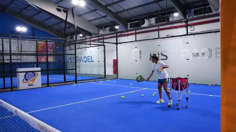 Just Padel - Mina Rashid - Lady Coach - Play tennis with padel rackets